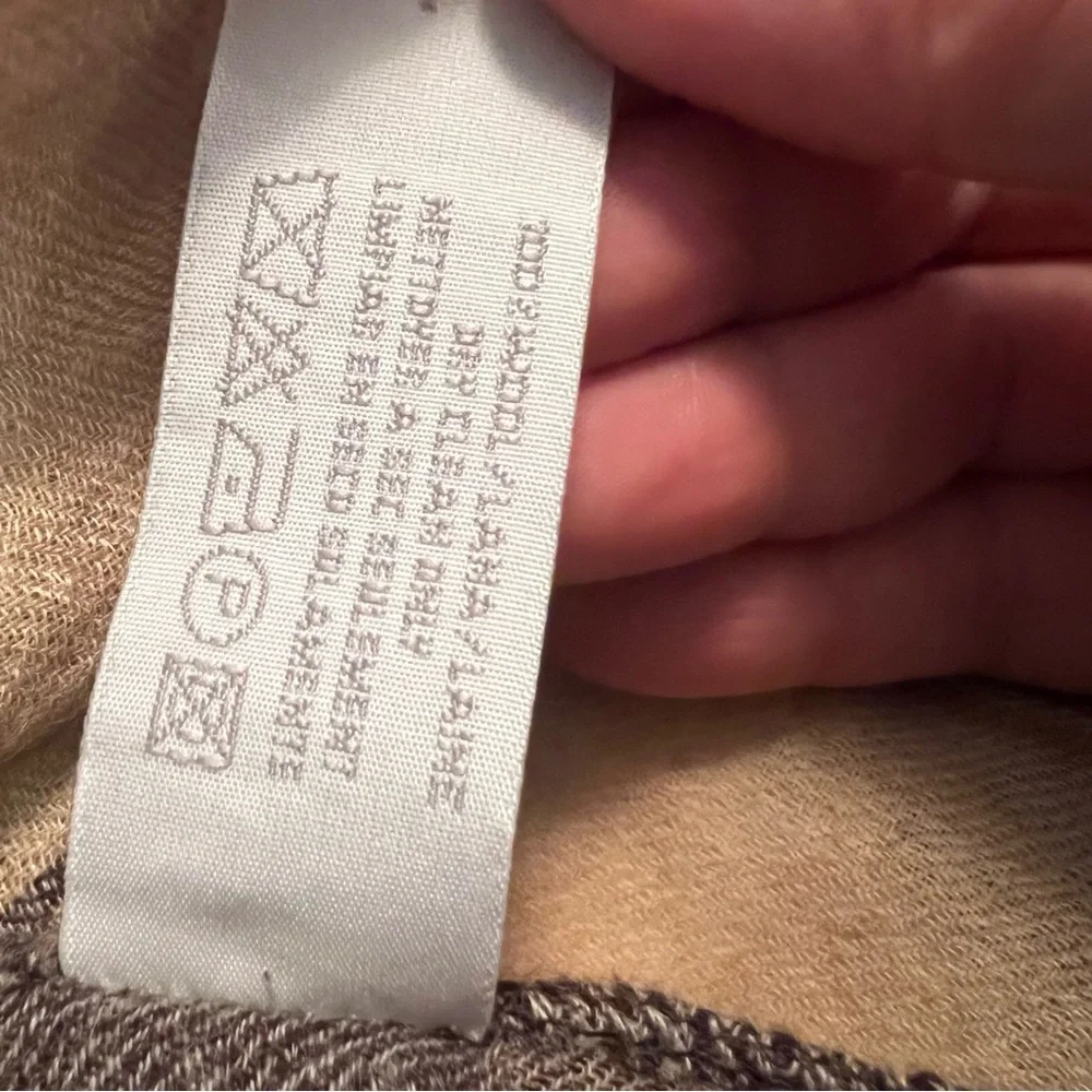 Liz Claiborne unisex 100% wool scarf.